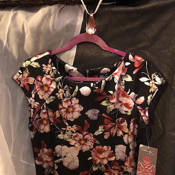 Women’s BeigeECI Metallic-Print Sheath Dress - Picture 3 of 10